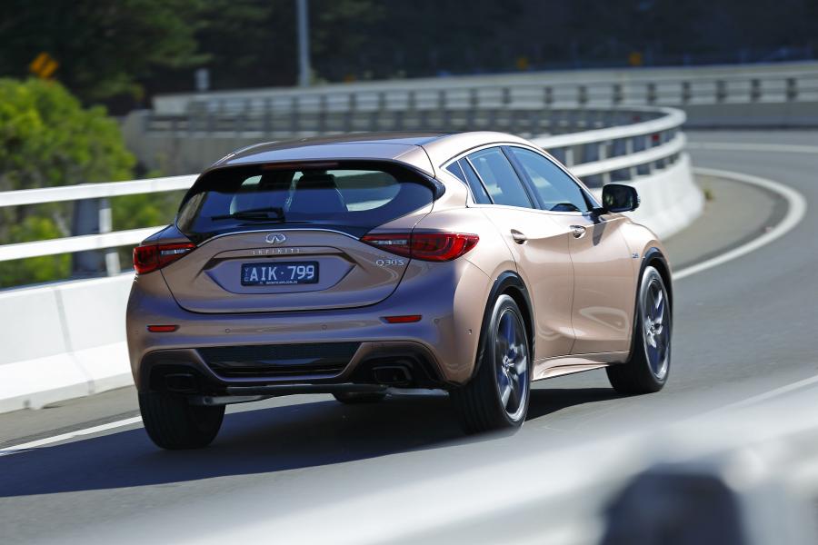  Infiniti Q30S 2.0t AWD 2016 года  (AU) (фото 4 из 26)